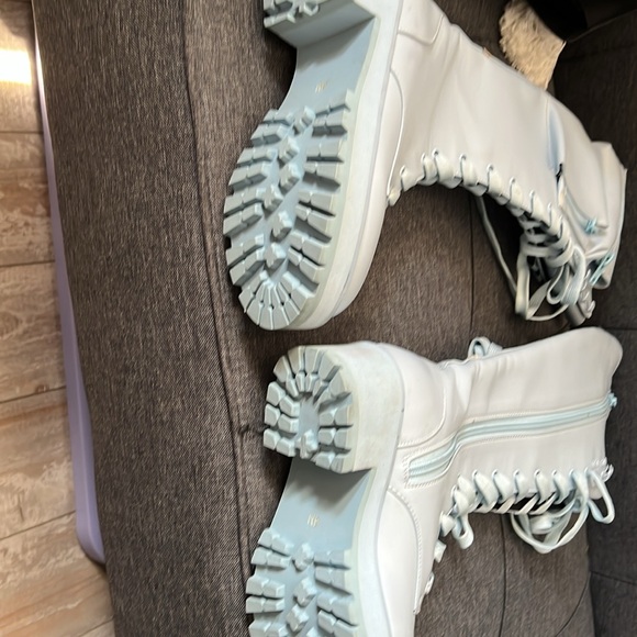 Boots - Picture 6 of 6